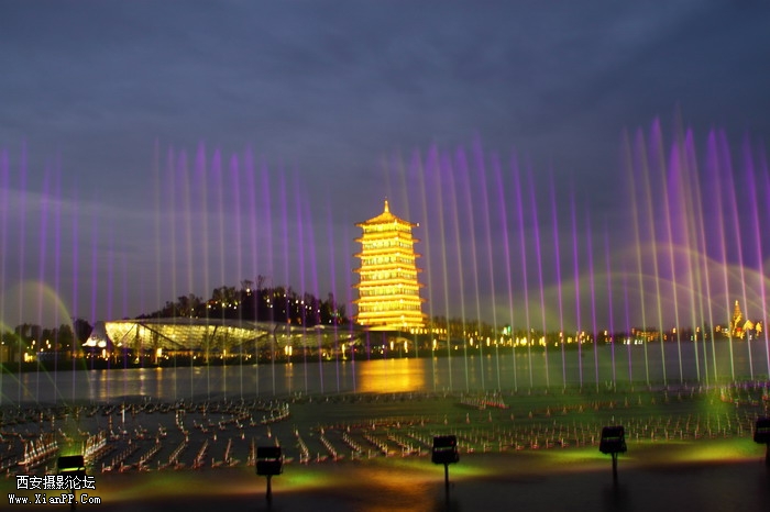 20110617世园会夜景2236_调整大小.JPG