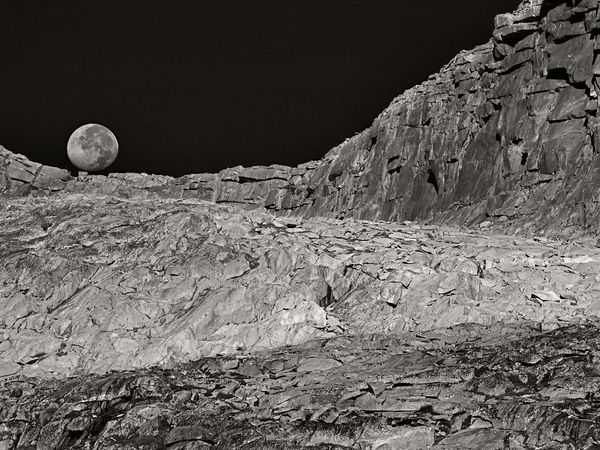 moonset-california-essick_49089_600x450.jpg