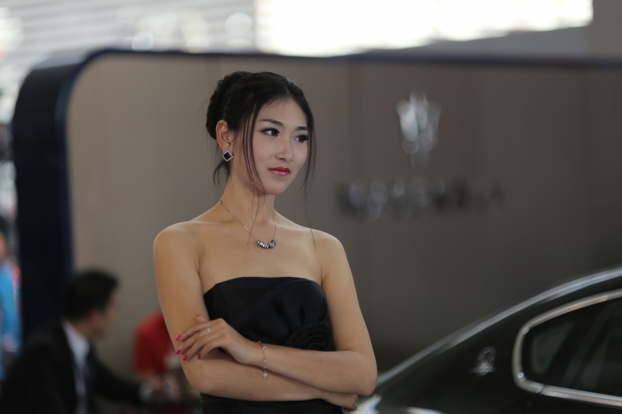 本来想把后面的标识再拍一张，结果模特走了。。。