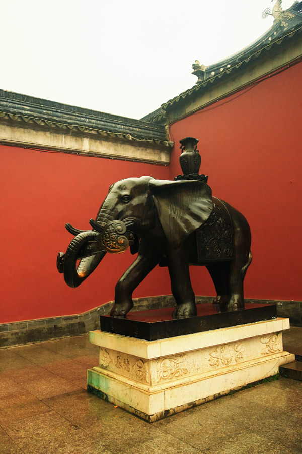 03-栖霞寺吉象如意雕像.JPG