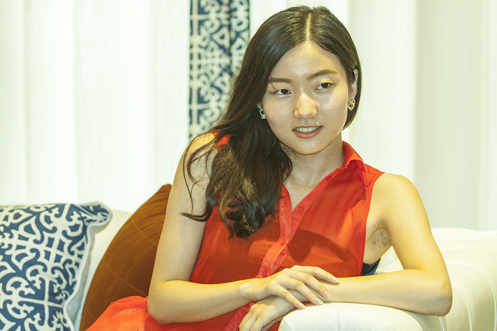 楼盘导购美女.jpg