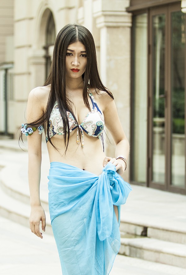 楼盘美女.jpg
