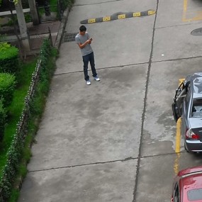 同事的车被砸