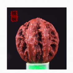 玩核桃。