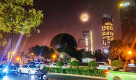 十五的月亮十六圆