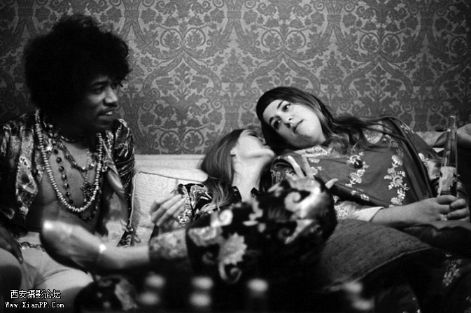Jimi Hendrix , Michelle Phillips , and Mama Cass , Los Angeles, 1967
