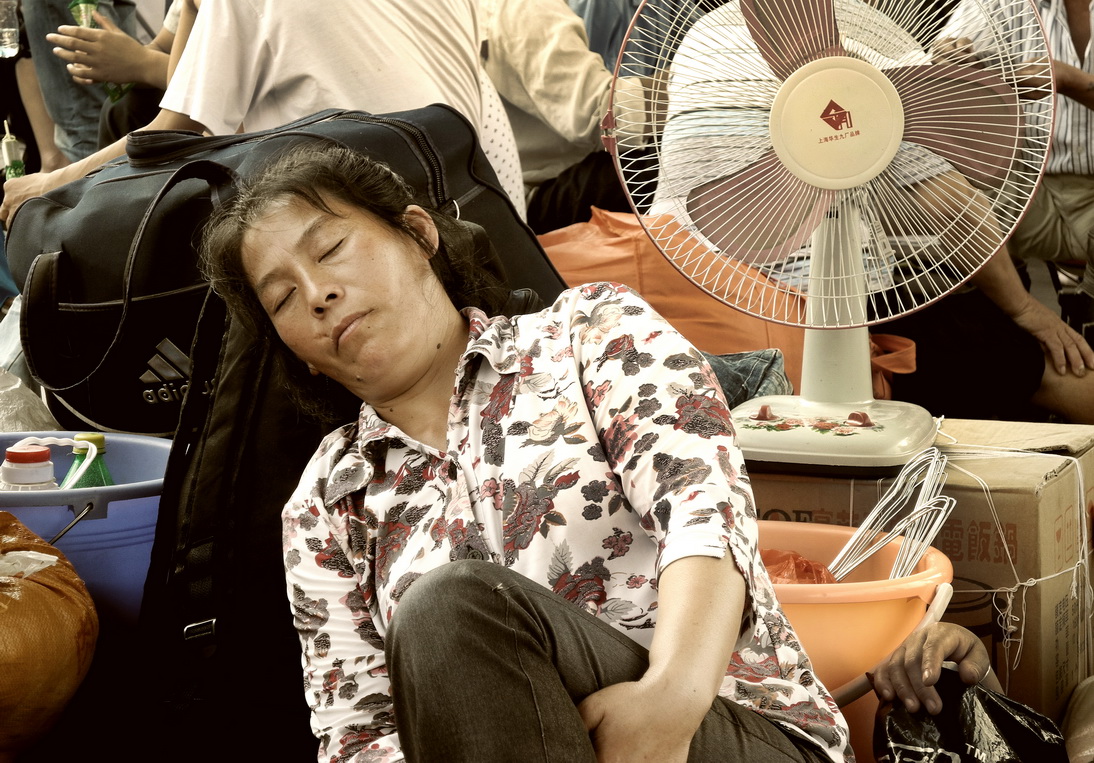 候车的人06.jpg