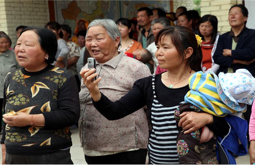 如痴入迷看大戏 (5).jpg