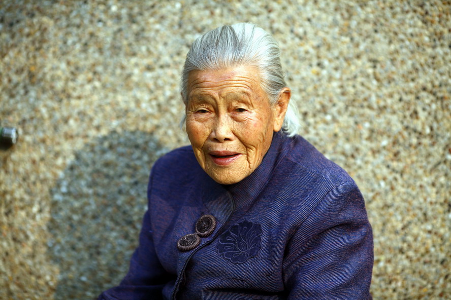 1029CBE的5D2 135L，50mm1.45148_调整大小.JPG