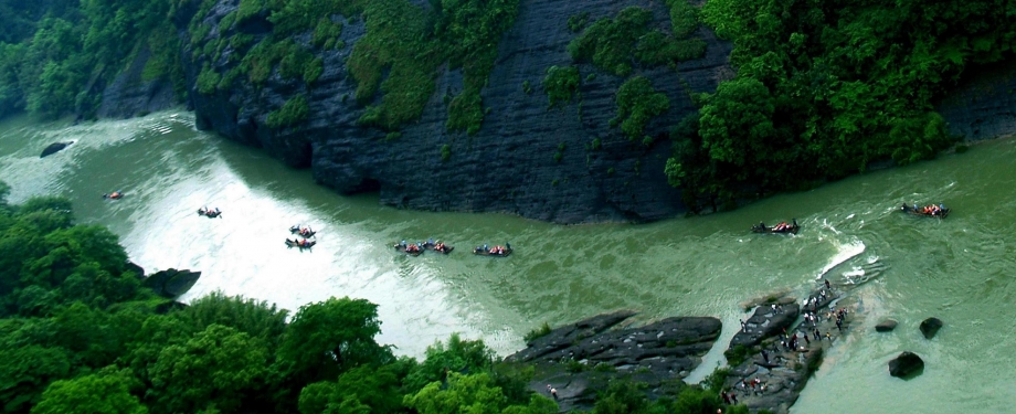 轻舟已过万重山.jpg