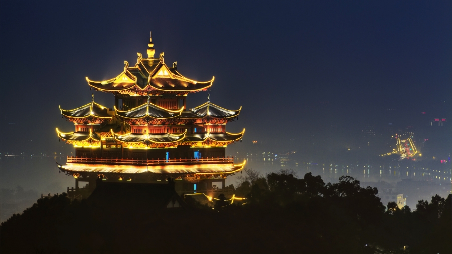 远眺杭州吴山广场城隍阁01.jpg
