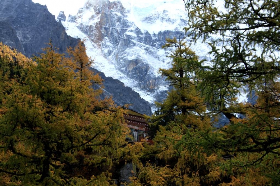 亚丁—深谷幽寺.jpg