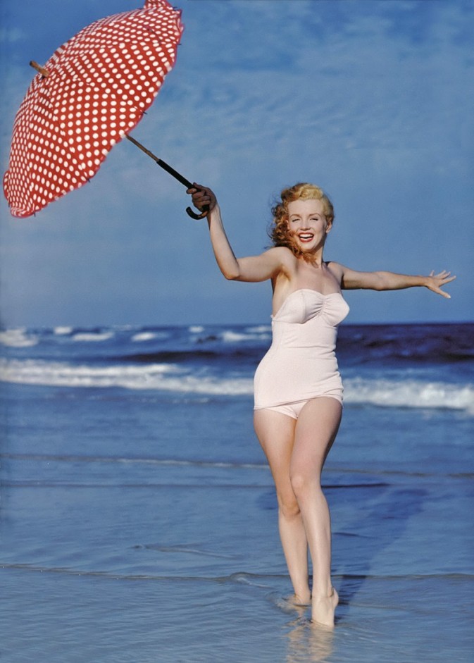 Marilyn_Monroe_1949_Beach_Photoshoot_009-673x941.jpg