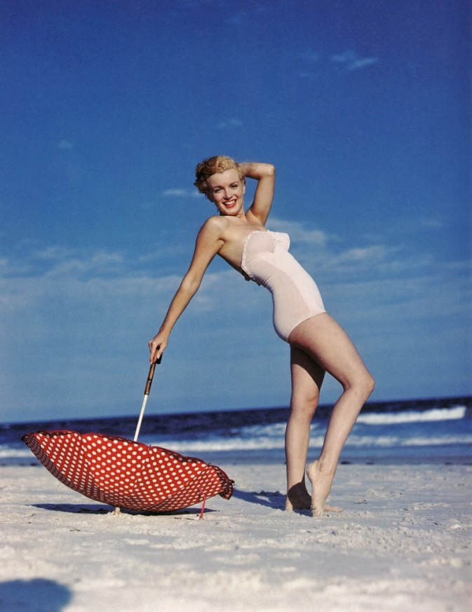 Marilyn_Monroe_1949_Beach_Photoshoot_006-673x873.jpg