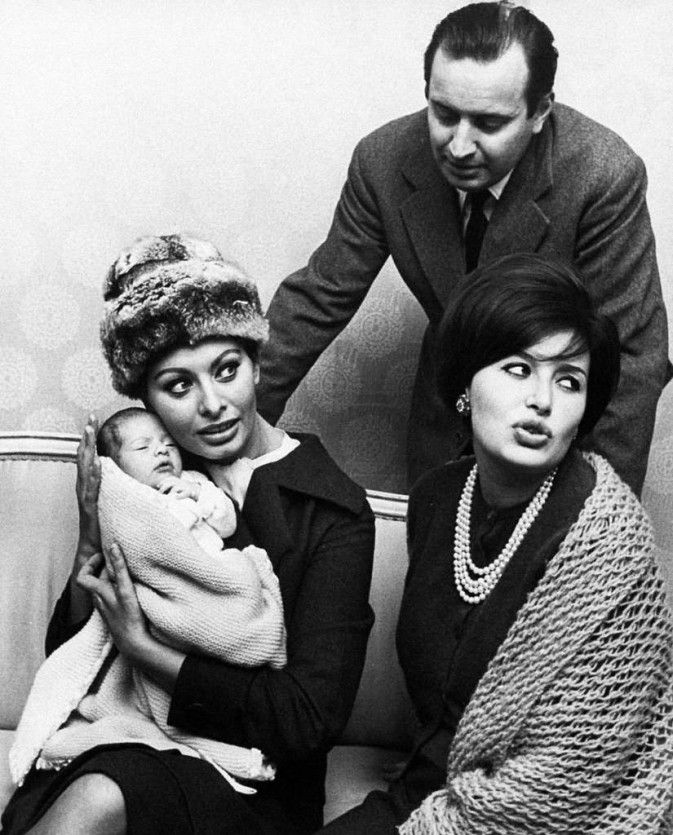 Sophia-Loren-with-son.2-673x835.jpg