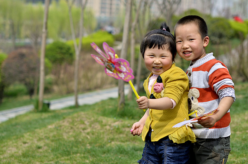 街拍小孩