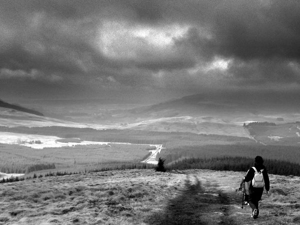 hiker-clouds_23021_600x450.jpg