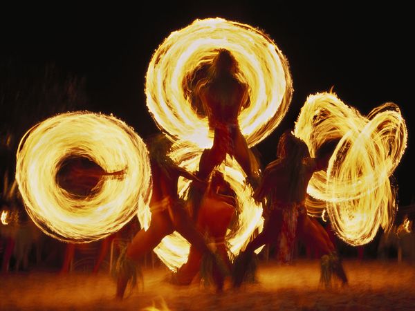 fire-dancers-bora-bora-cobb_49040_600x450.jpg