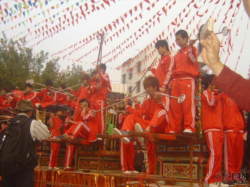 穿令游行