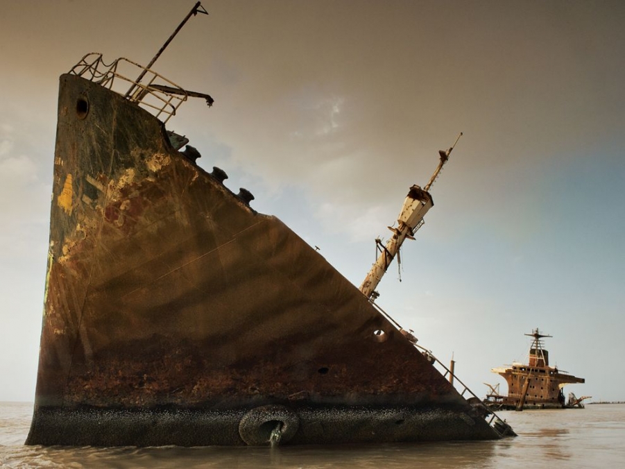 oil-tanker-peschak_49126_990x742.jpg