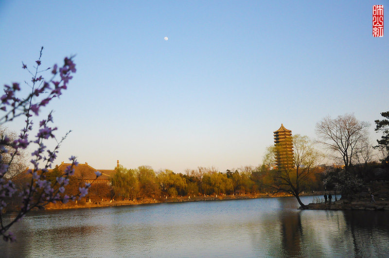 未名湖.jpg