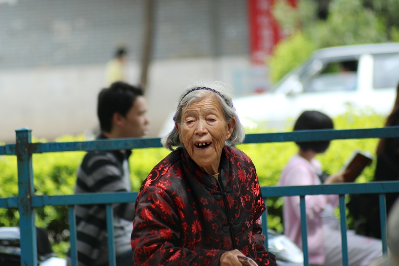 手动对焦试拍（慈祥的奶奶）.jpg
