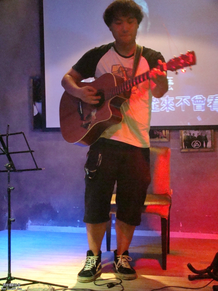 我们音乐会的台柱子登场了，鼓掌！加油！