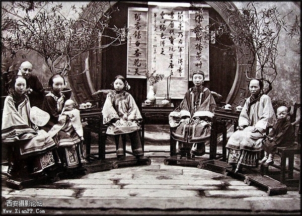 全家福 1875　Attribution Unknown.jpg