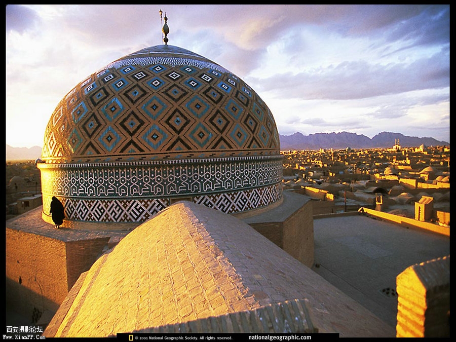 NGM_07_1999_6_7.jpg
