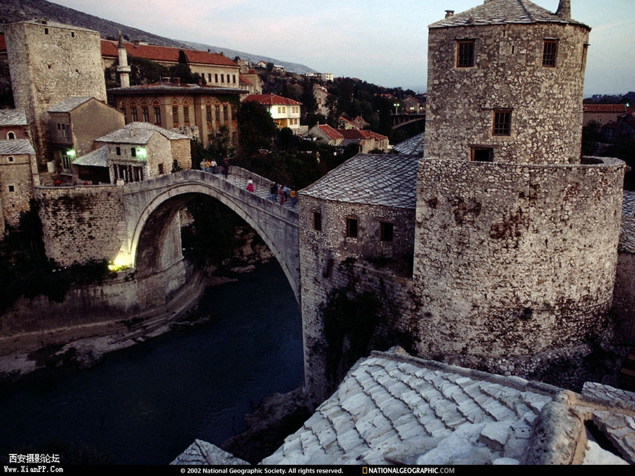NGM1987_11p592-3.jpg