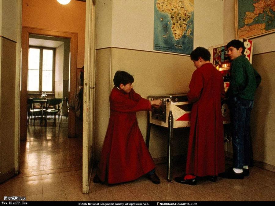 BK-InsideTheVaticanp118-9.jpg