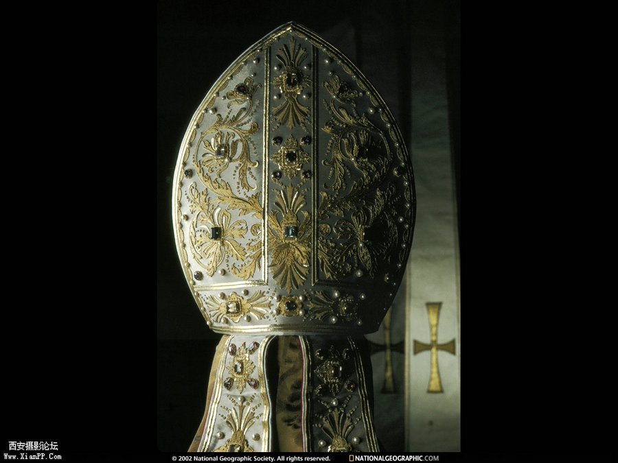 BK-InsidetheVaticanp209.jpg