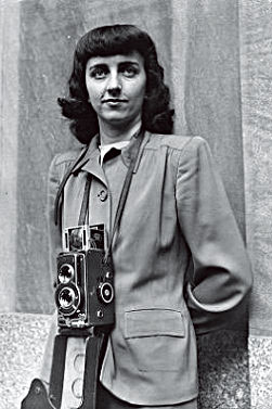 Portrait-of-Esther-Bubley-by-John-Vachon-1944.jpg