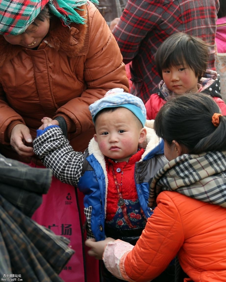nEO_IMG_给孩子是新衣.jpg