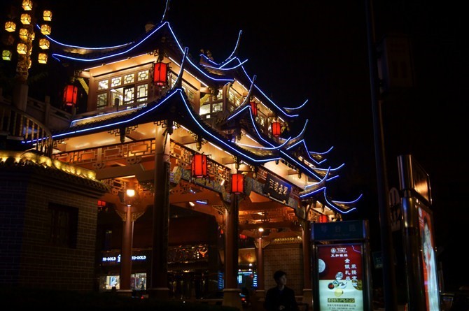 夜晚的楼.jpg