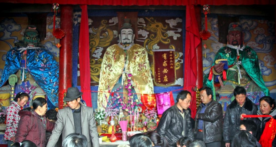 “三义庙”纪念三国时期的“刘关、张.jpg