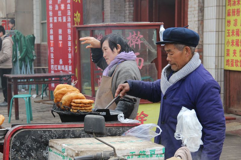 集市上的小吃