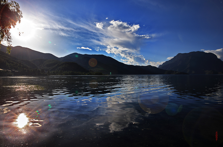 泸沽湖.jpg