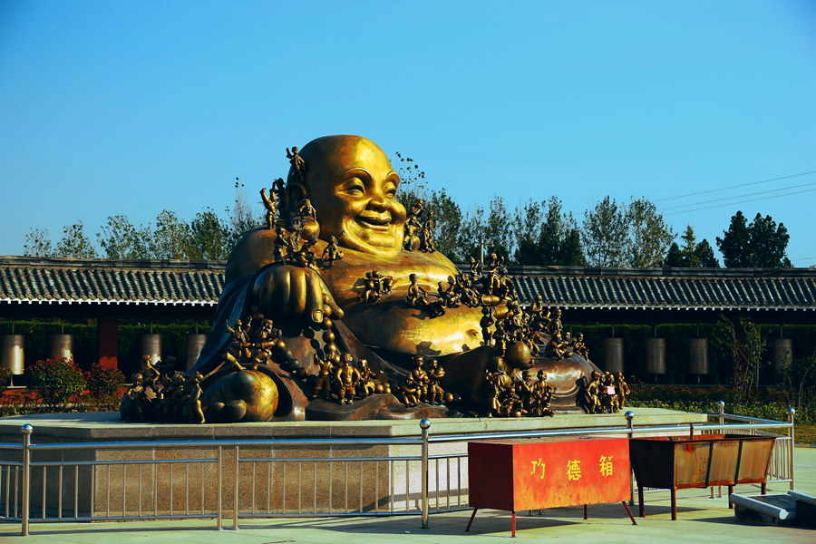 04-百子戏弥勒铜雕像.JPG