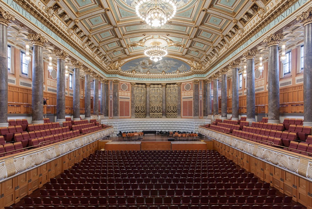 1280px-Friedrich-von-Thiersch-Saal_Bhne-1024x688.jpg