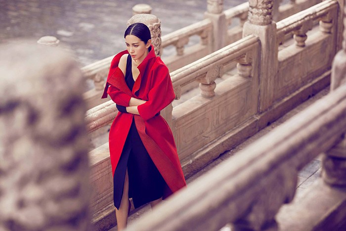 Vogue-China-October-2013_Li-Bingbing_by_ChenMan_01.jpg