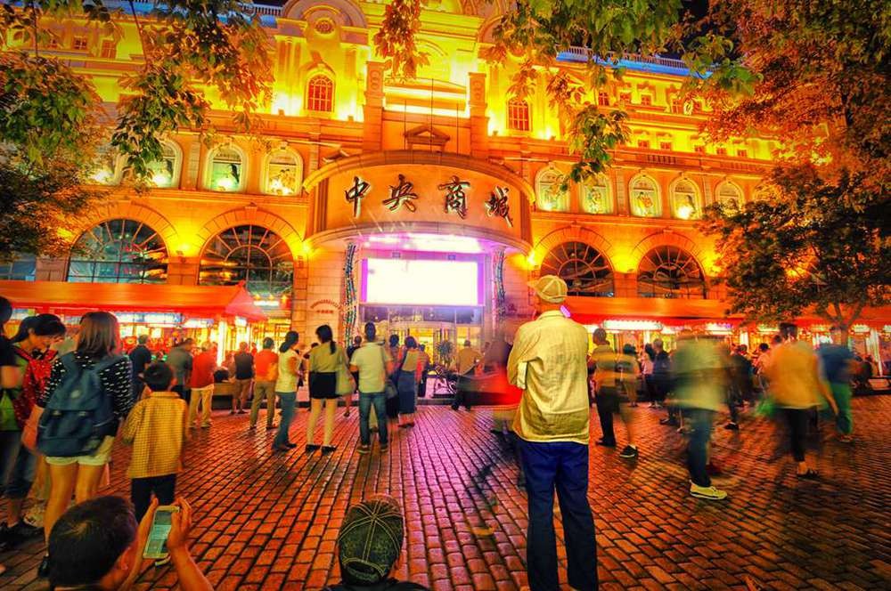 夜色下的中央大街