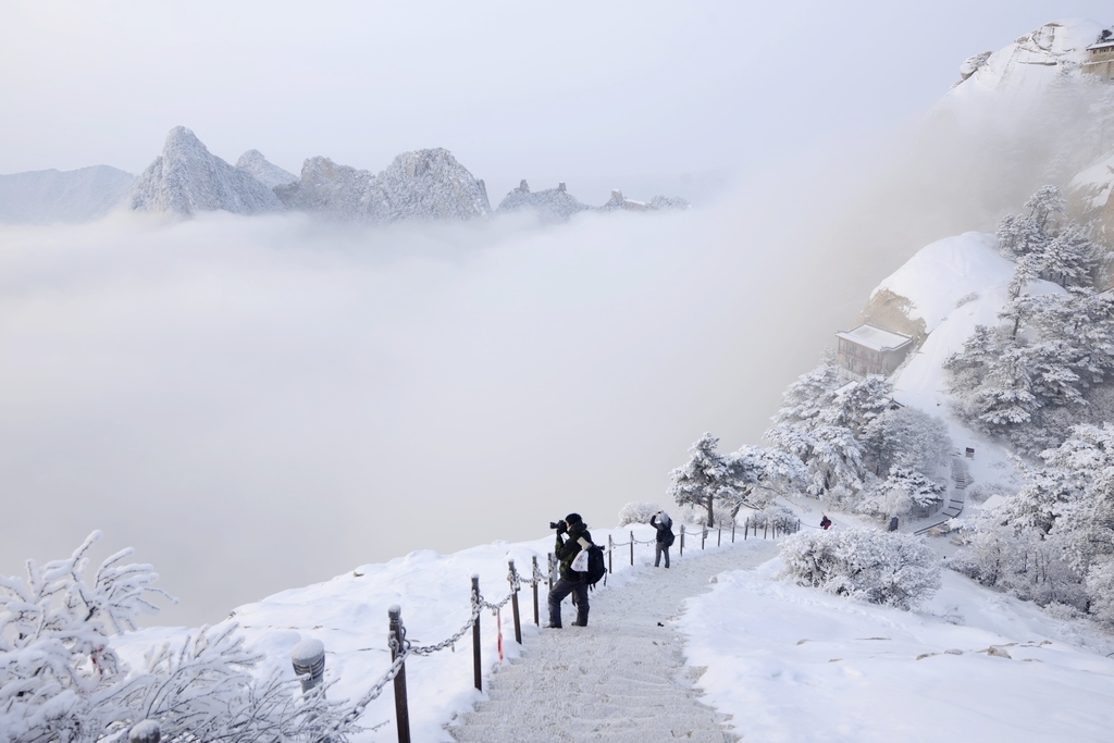 华山冬雪 华山东峰 张红梁.jpg