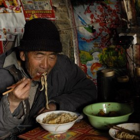 土窑里的老人