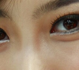 美女的双眸