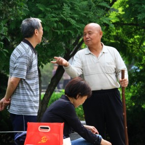 瞧这老哥俩