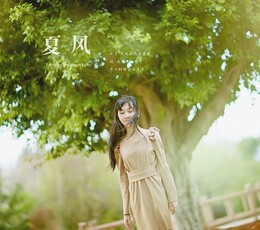 风吹乱了发梢