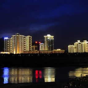 湖畔夜色