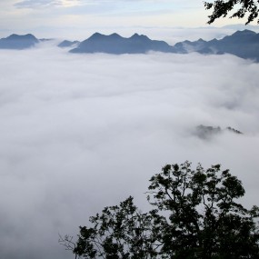 纳凉塔云山