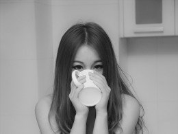 厨房里的美女